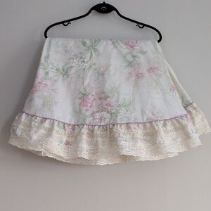 Vintage Lady Sandra 70" Round Floral Tablecloth Pink & Sage Lace Ruffle